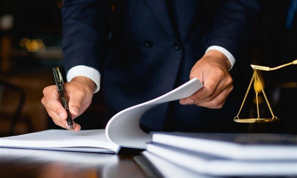 اعتماد به وکیل دادگستری ساسان احمدی در بندرعباس